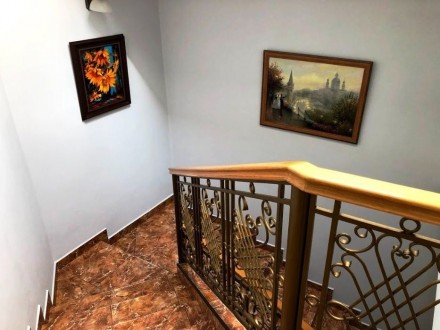 Продажа офисного здания м. Льва Толстого, общая площадь 800 м2. Киев, Голосеевск. . фото 3