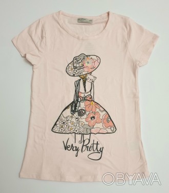 Нарядная футболка на девочку нежно-розового цвета
Украшена бусинками и стразами
. . фото 1