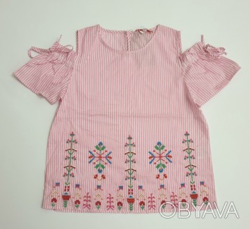 Нарядная летняя блузка с вышивкой для девочки
Плечи открытые, свободный крой
Про. . фото 1