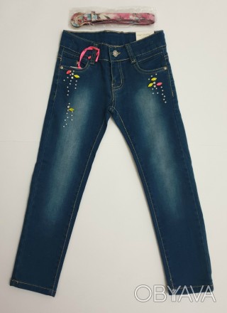 Нарядные стрейчевые джинсы для девочки, украшенные камушками
Ремень в комплекте
. . фото 1