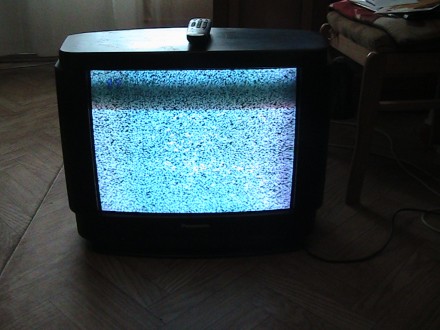 Телевизор Panasonic 52 см диагональ. Цветной. есть пульт показывает отлично есть. . фото 9