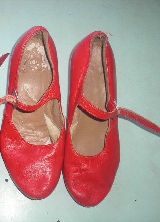 Обувь танцевальная р.39-40.
390 грн.

Обувь танцевальная р.39-40. На обуви ст. . фото 2