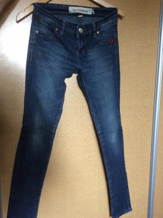 Подростковые джинсы на девочку.
Очень качественные,плотные,приятные к телу и на. . фото 2