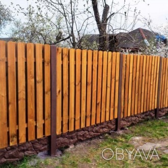 Забор деревянный «Вертикальный штакетник» изготовлен из натуральной древесины (С. . фото 1