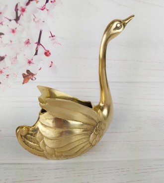 Изысканная ваза для мелочей, выполнена в виде лебедя. Может послужить также отли. . фото 5