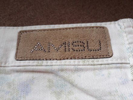 Продам женскую коротенькую джинсовую юбочку в нежном цветочном принте марки AMIS. . фото 13