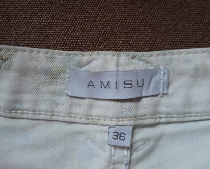 Продам женскую коротенькую джинсовую юбочку в нежном цветочном принте марки AMIS. . фото 7
