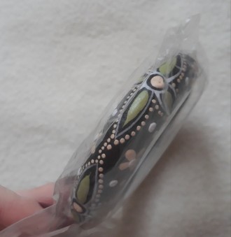 Продам новый стильный женский браслет из дерева , в упаковке. Украшен узором и о. . фото 5