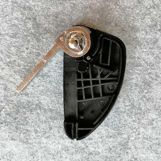 Корпус выкидного ключа для автомобилей марки Audi3 кнопки Тип лезвия HU66
. . фото 6