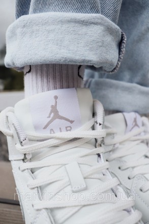 Кроссовки женские белые зимние Nike Air Jordan 1 Retro High 
Женские кроссовки Н. . фото 6