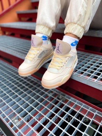 Кроссовки женские бежевые Nike Air Jordan 4 Retro 
Потрясающие женские кроссовки. . фото 5