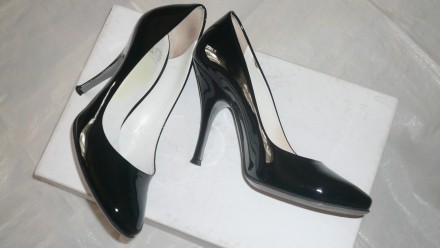 Продам туфли лаковые черные Dolce&Gabbana, натуральная кожа, размер 38, каблук 1. . фото 3