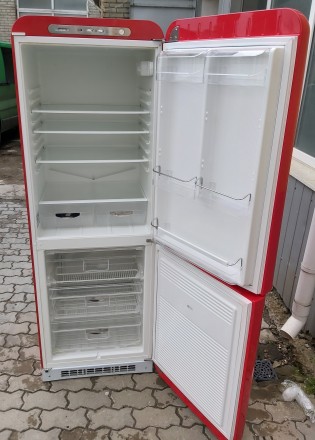 Двухмоторный ретро холодильник Смег Smeg FAB32R6 красный б/у
Доставка оригиналь. . фото 7