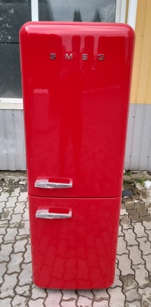 Двухмоторный ретро холодильник Смег Smeg FAB32R6 красный б/у
Доставка оригиналь. . фото 2