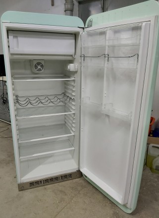 Холодильник б/у Смег Smeg FAB28V4 бирюзовый, мятный, зеленый
Доставка холодильн. . фото 6