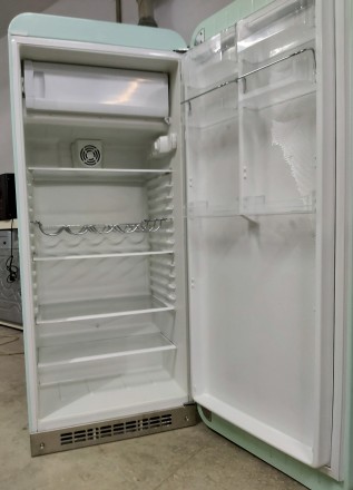 Холодильник б/у Смег Smeg FAB28V4 бирюзовый, мятный, зеленый
Доставка холодильн. . фото 7