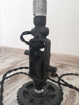 Кастомні лофт світильники
Настільний світильник виготовлений зі старої ручної д. . фото 3