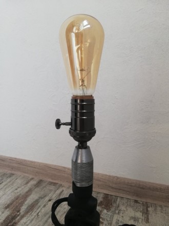 Кастомні лофт світильники
Настільний світильник виготовлений зі старої ручної д. . фото 4