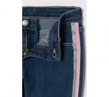 Стильные джинсы от бренда H&M – незаменимый элемент гардероба современной девочк. . фото 3