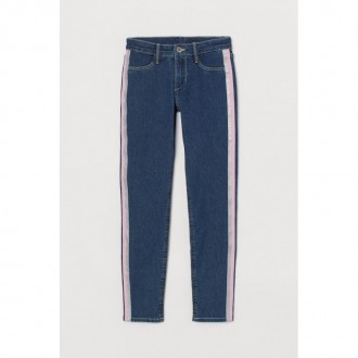 Стильные джинсы от бренда H&M – незаменимый элемент гардероба современной девочк. . фото 2