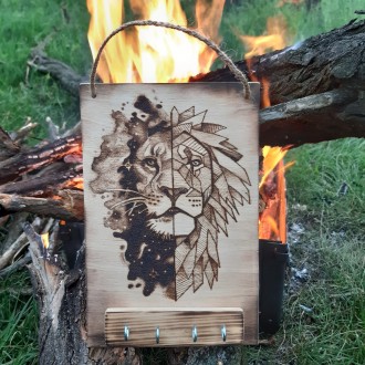 Ключница из дерева ручной работы из дерева с выжженым изображением льва (пирогра. . фото 4
