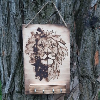 Ключница из дерева ручной работы из дерева с выжженым изображением льва (пирогра. . фото 2