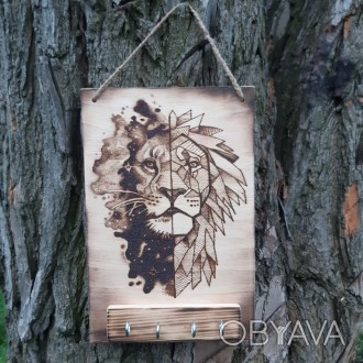 Ключница из дерева ручной работы из дерева с выжженым изображением льва (пирогра. . фото 1