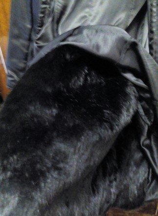 Женское зимнее пальто
цвет черный
размер 48

Зимнее пальто с натуральным мех. . фото 5