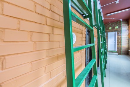https://www.adagio-hostel.com.ua/
В хостеле находится отдельный этаж с капсульн. Новая Дарница. фото 10
