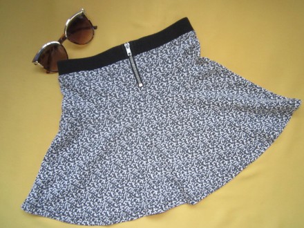 Трикотажная юбка с замочком сзади, р.122-128, Камбоджа, H&M.
ПОТ  27.5 см, тали. . фото 2