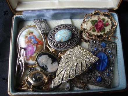Куплю ювелирные изделия
Золотые часы, серьги или кольцо с драгоценным камнем 
. . фото 2
