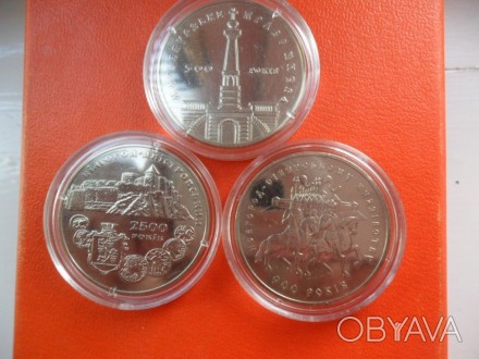 продам монеты 5 гривен , цена за одну монету. . фото 1