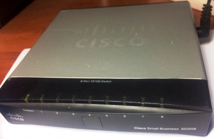 Cisco (Linksys) SD208 - 8-портовий настільний некерований комутатор зі швидкістю. . фото 3