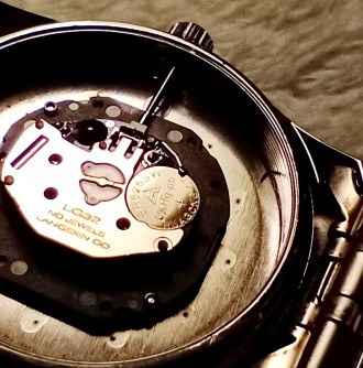 НОВИЙ у заводських плівках кварцовий годинник фірми «Kingnuos» (Китай). 
Викона. . фото 13