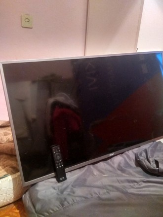 ПРОДАМ новый плазменный телевизор Киви с вайфаем , с Т2 и с проблемой раздавленн. . фото 2