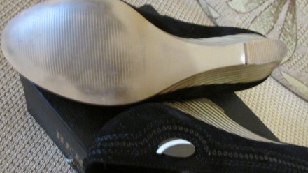 Продам туфли женские, замшевые, черного цвета, на подошве размер 40.Состояние б/. . фото 4