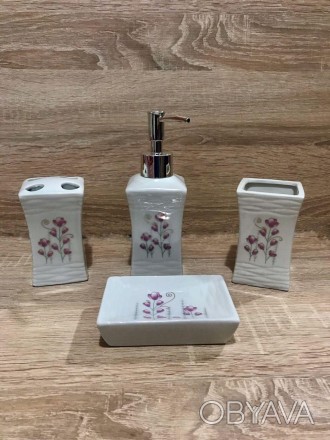 Набор керамических аксессуаров для ванной комнаты "Василек"
В комплекте:
- дозат. . фото 1