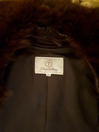 Продам кожаное пальто с воротником-58р . Цвет -темно-бордовый ближе к коричневом. . фото 5