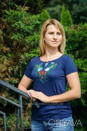 Вишиті жіночі футболки ВОЛОШКА

Розкішна синя футболка з вишитими гладдю квіта. . фото 1