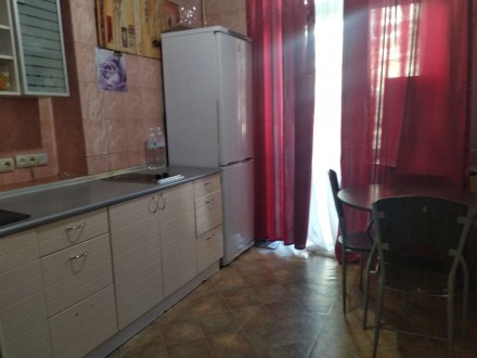 Просторная четырехомнатная в центре Киева. Расположена на последнем 4 этаже царс. Центр. фото 11