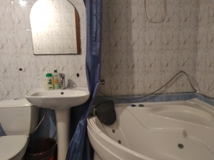 Просторная четырехомнатная в центре Киева. Расположена на последнем 4 этаже царс. Центр. фото 8