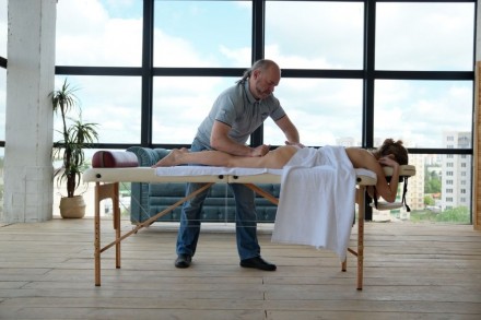 Досвідчений масажист пропонує послуги масажу з виїздом до клієнта або в кабінеті. . фото 6