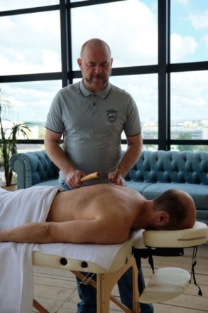 Досвідчений масажист пропонує послуги масажу з виїздом до клієнта або в кабінеті. . фото 4
