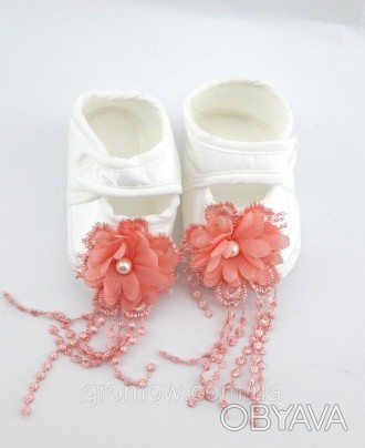 
Нарядная обувь для девочки. Сделаны из натуральной ткани украшены цветочками. В. . фото 1