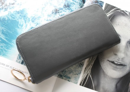 Женский удобный кожаный кошелек серого цвета
Стильный дизайн, отличное качество,. . фото 2