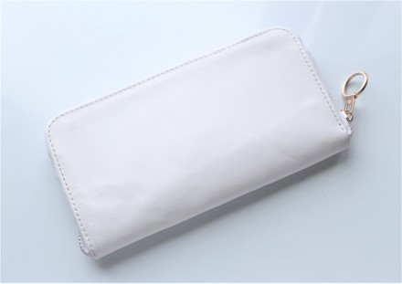 Женский кожаный кошелек белый
Стильный дизайн, отличное качество, итальянская на. . фото 3