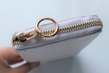 Женский кожаный кошелек белый
Стильный дизайн, отличное качество, итальянская на. . фото 5