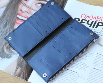 Женский удобный кожаный кошелек синего цвета
Стильный дизайн, отличное качество,. . фото 6