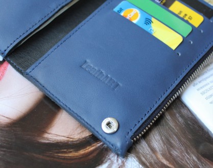 Женский удобный кожаный кошелек синего цвета
Стильный дизайн, отличное качество,. . фото 8