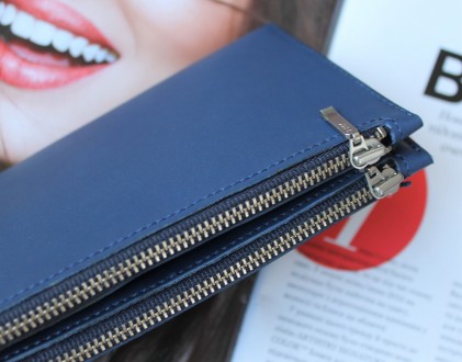 Женский удобный кожаный кошелек синего цвета
Стильный дизайн, отличное качество,. . фото 9